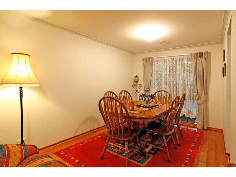 6 Tenterden Place, Mill Park VIC 3082