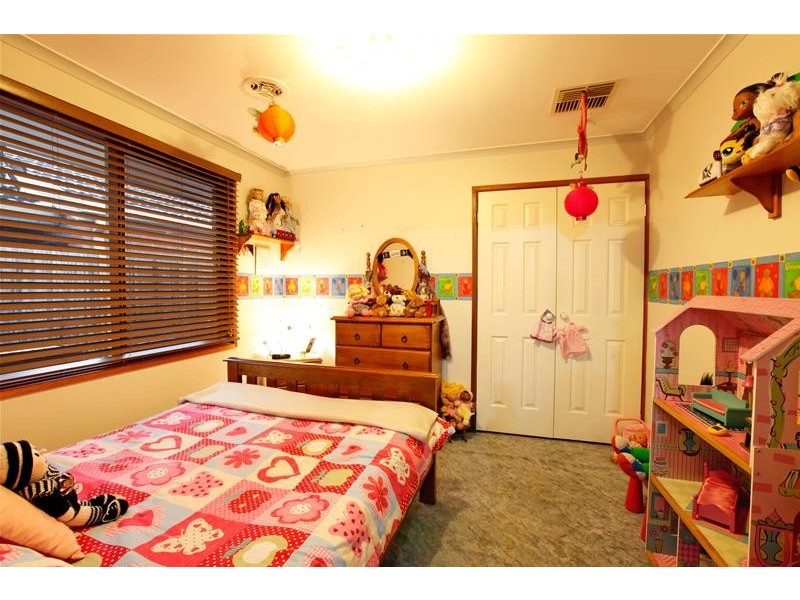 6 Tenterden Place, Mill Park VIC 3082