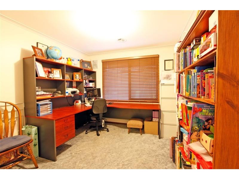 6 Tenterden Place, Mill Park VIC 3082