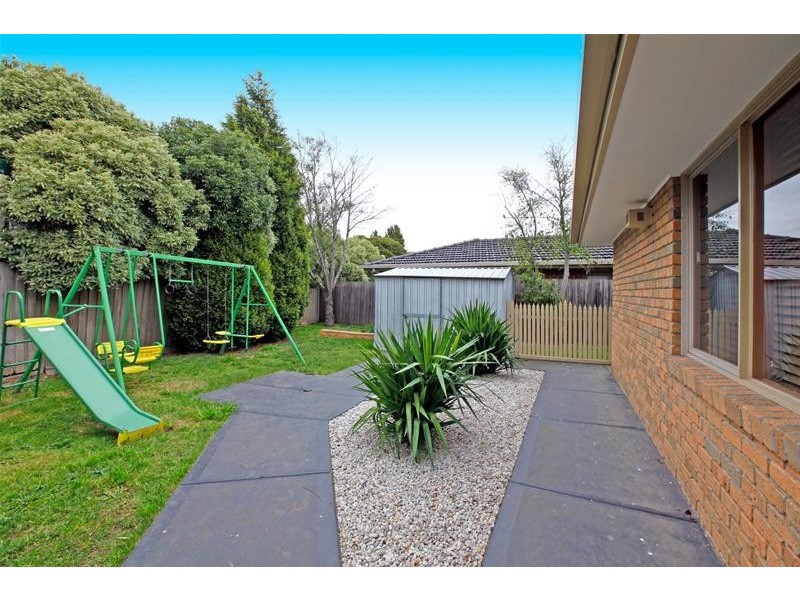 6 Tenterden Place, Mill Park VIC 3082