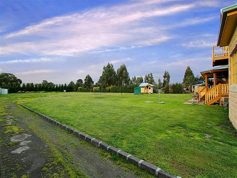 4 Thomson Park Drive, Whittlesea VIC 3757