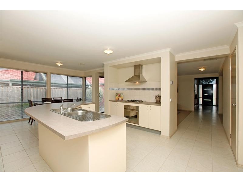 12 Red Oaks Way, South Morang VIC 3752