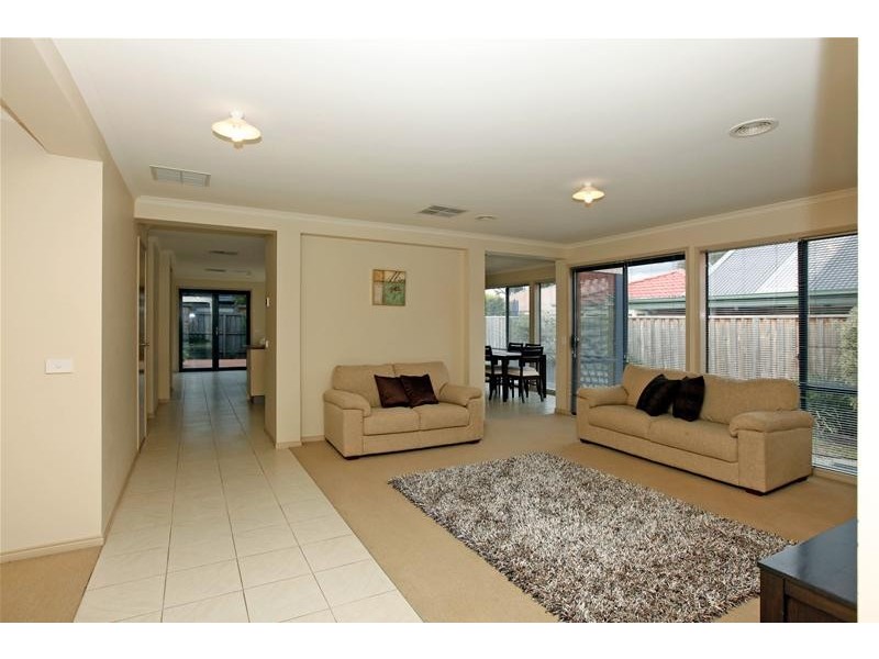 12 Red Oaks Way, South Morang VIC 3752