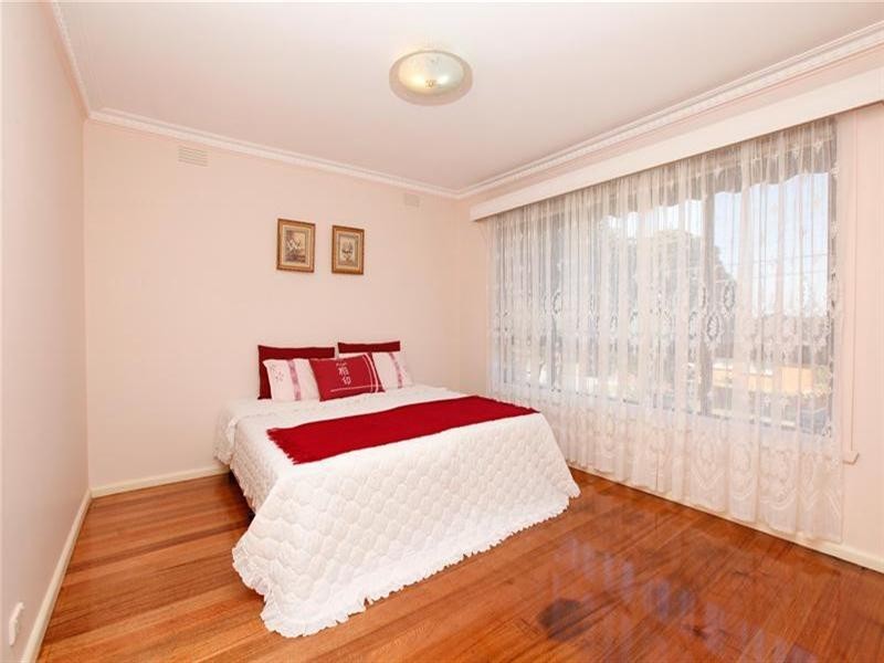 70 Green Avenue, Kingsbury VIC 3083