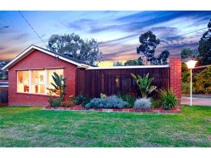 18 Shannon Crescent, Watsonia VIC 3087