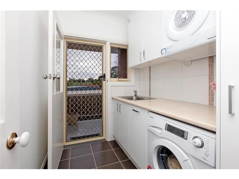 18 Shannon Crescent, Watsonia VIC 3087