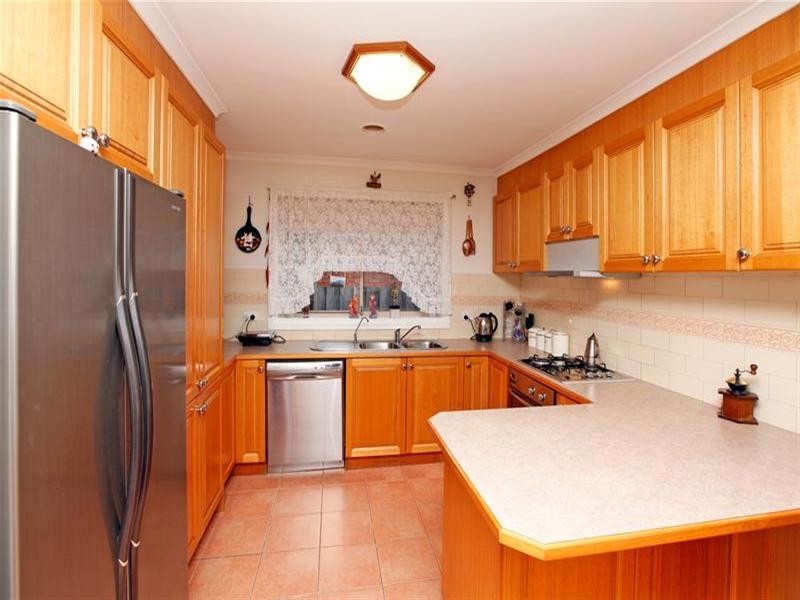 11 Pollock Drive, Mill Park VIC 3082