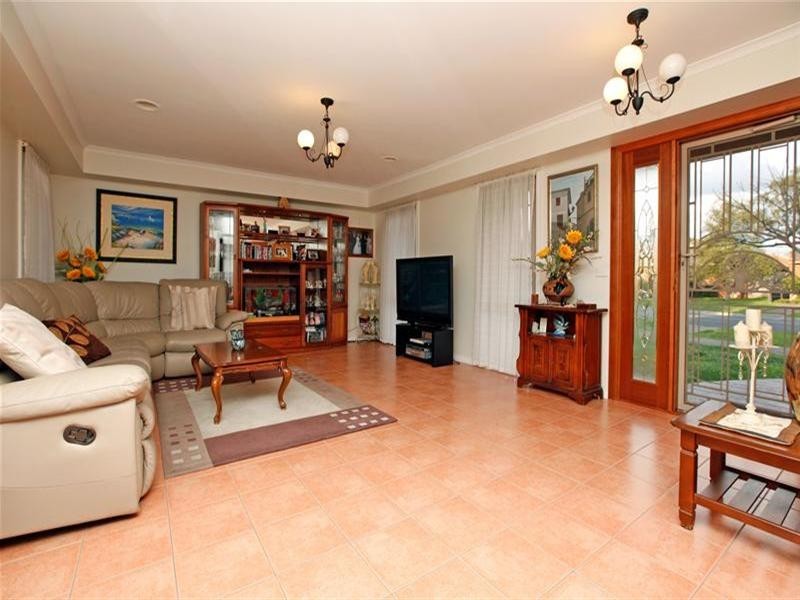 11 Pollock Drive, Mill Park VIC 3082