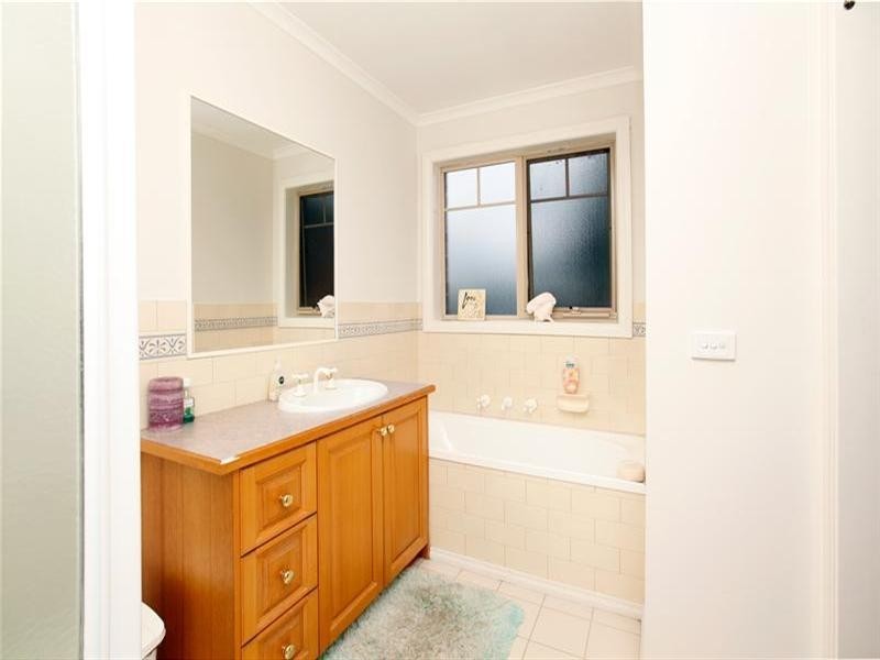 11 Pollock Drive, Mill Park VIC 3082