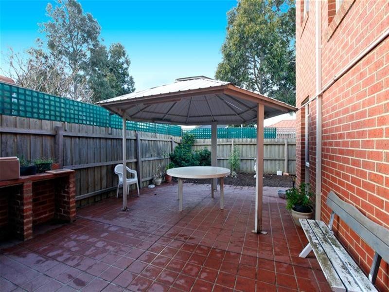 11 Pollock Drive, Mill Park VIC 3082