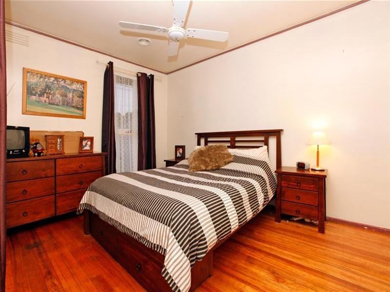 18 Maple Grove, Bundoora VIC 3083
