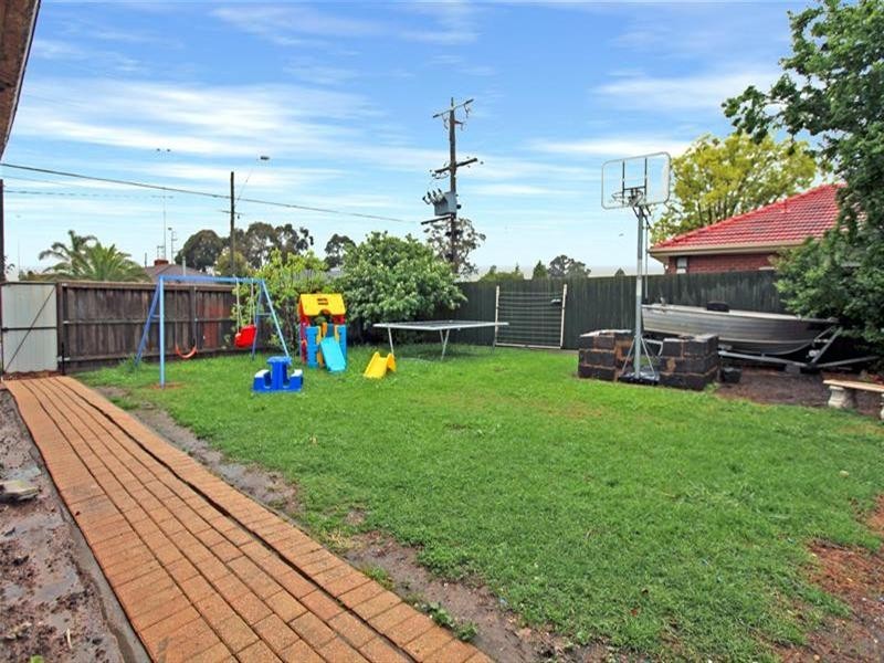 18 Maple Grove, Bundoora VIC 3083