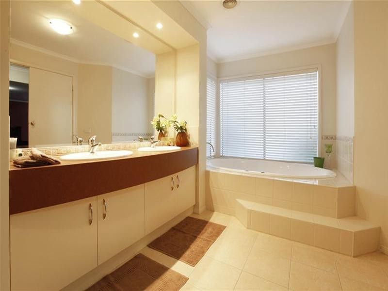 10 Zelkova Terrace, Bundoora VIC 3083