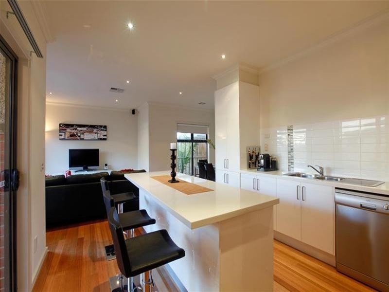 2/31 Sanctuary Drive, Bundoora VIC 3083