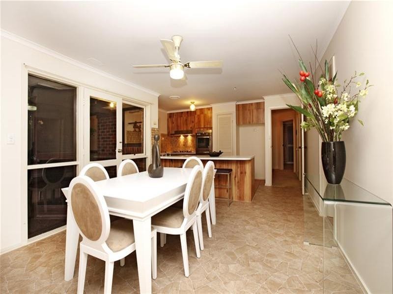 42 Blackman Avenue, Mill Park VIC 3082