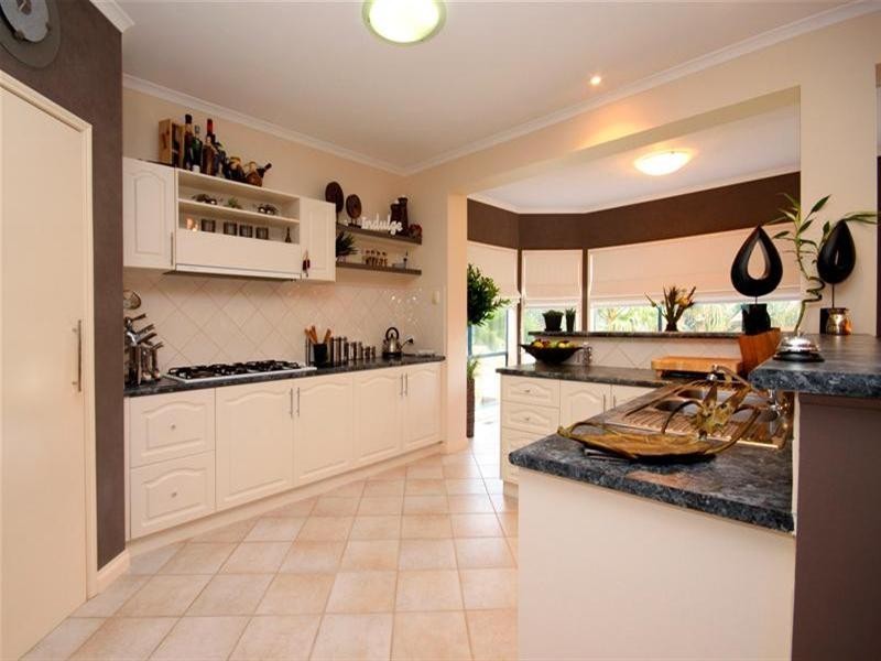 4 Riley Drive, Mill Park VIC 3082