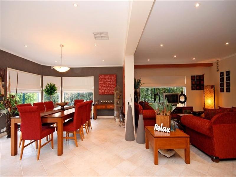 4 Riley Drive, Mill Park VIC 3082