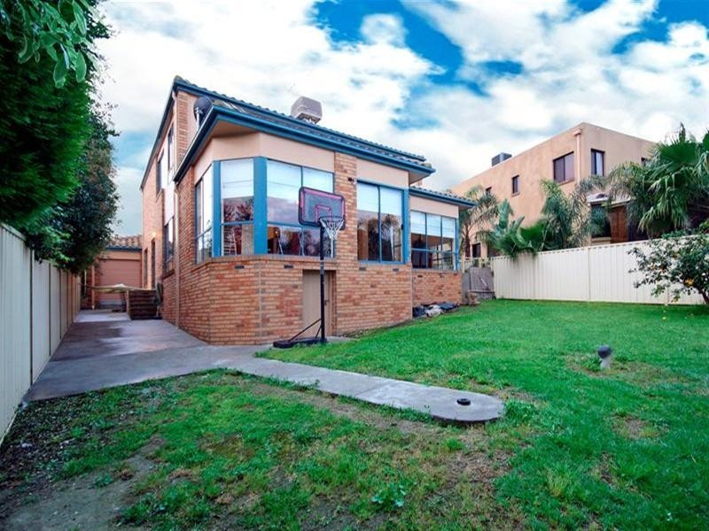 4 Riley Drive, Mill Park VIC 3082