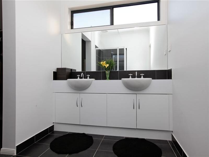 4 Scarlet Drive, Bundoora VIC 3083