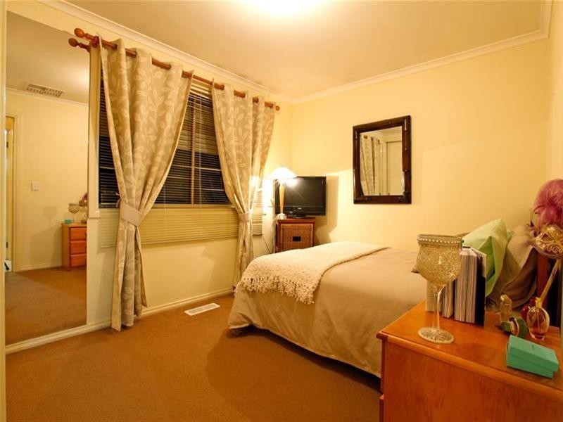 26 Hawkes Drive, Mill Park VIC 3082