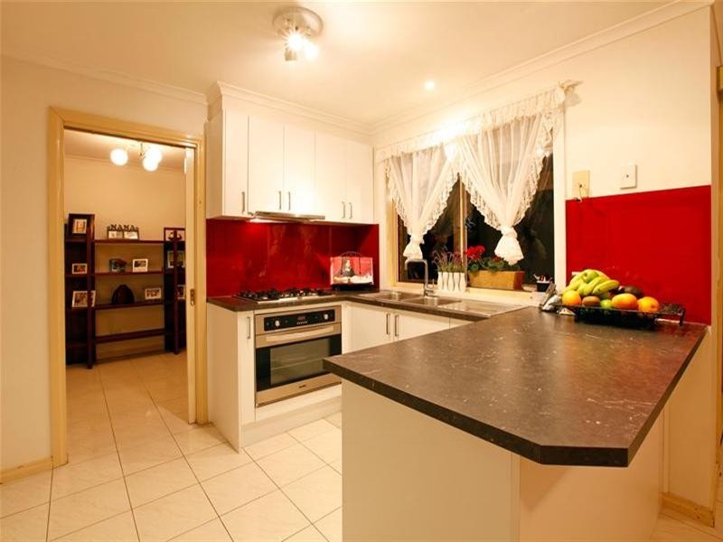 26 Hawkes Drive, Mill Park VIC 3082