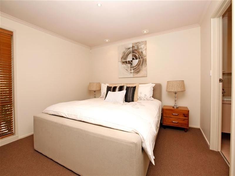 2 Clayton Court, Mill Park VIC 3082