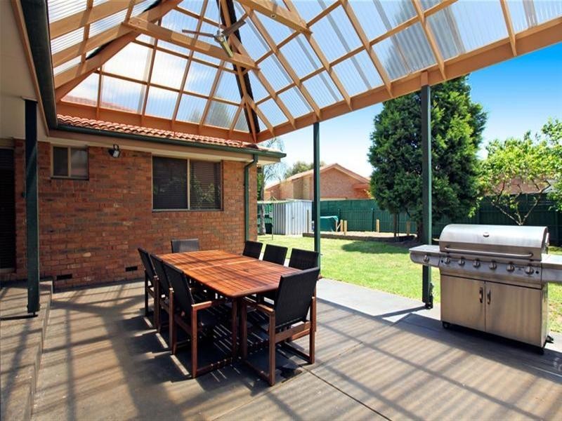 2 Clayton Court, Mill Park VIC 3082