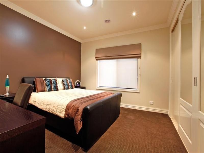 19 Saintly Drive, South Morang VIC 3752
