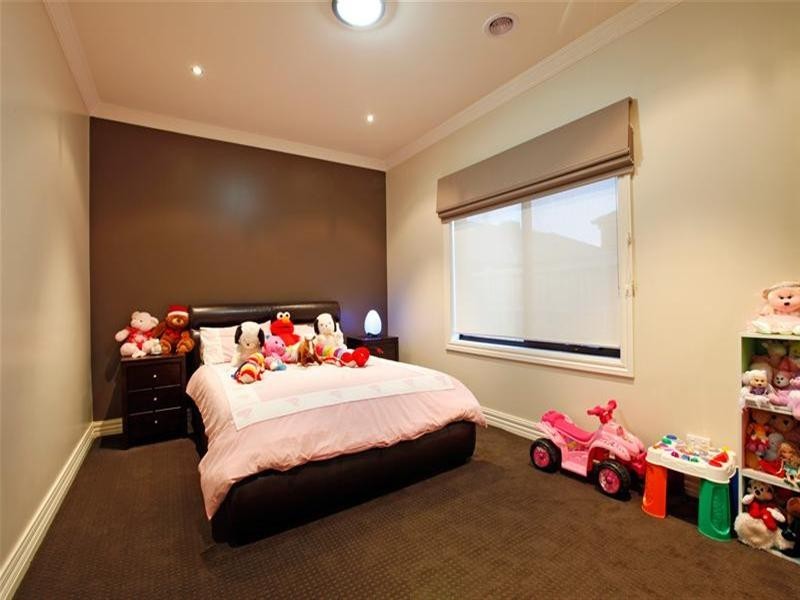 19 Saintly Drive, South Morang VIC 3752