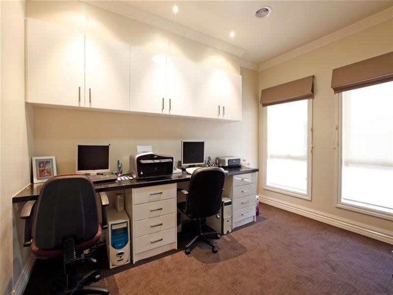 19 Saintly Drive, South Morang VIC 3752