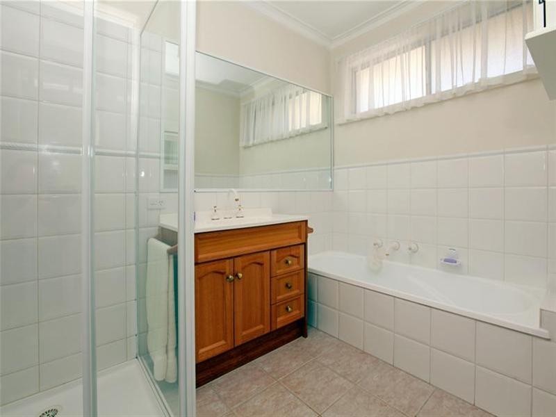 27 Darren Avenue, Bundoora VIC 3083