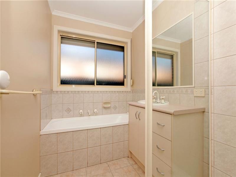 143 Dunne Street, Kingsbury VIC 3083