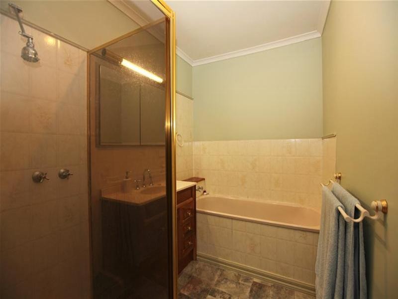 44 Balmoral Avenue, Bundoora VIC 3083