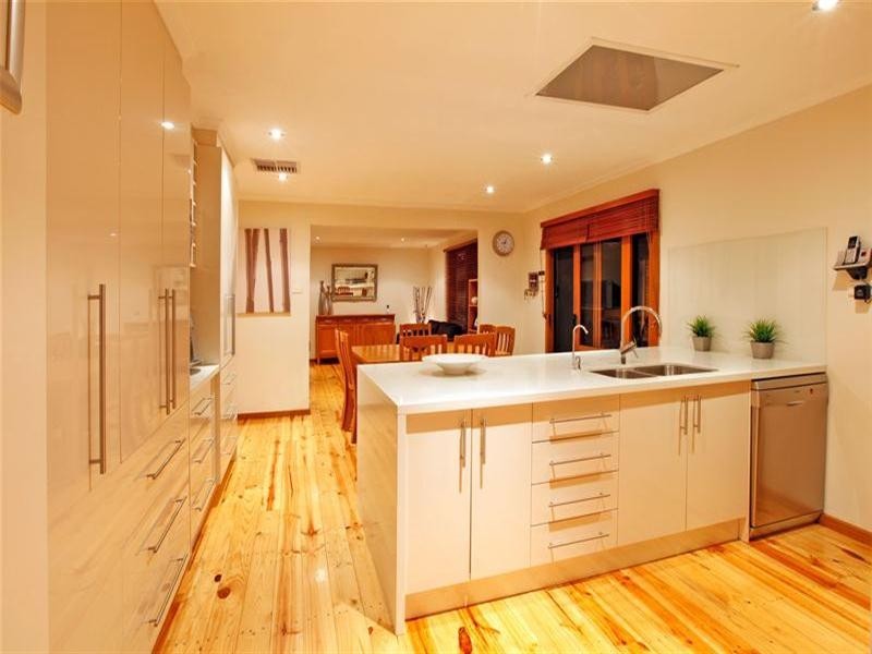 10 Centenary Drive, Mill Park VIC 3082