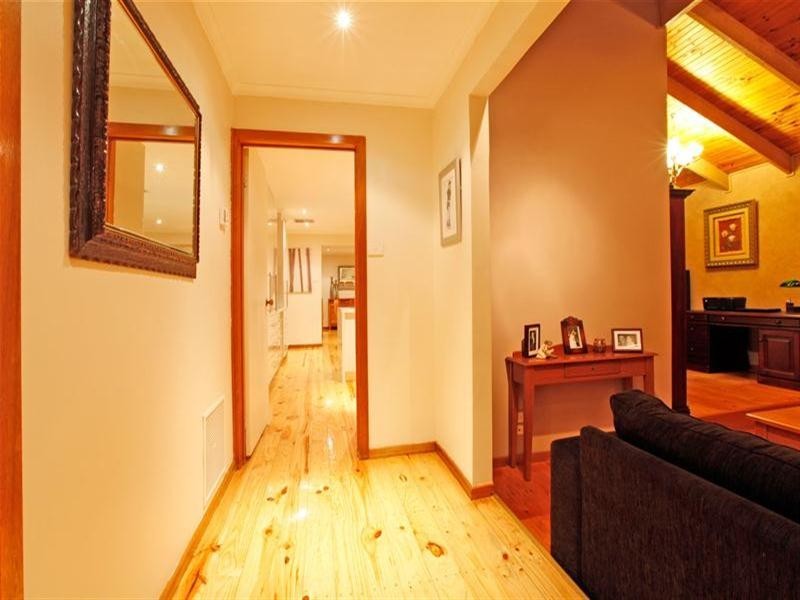 10 Centenary Drive, Mill Park VIC 3082