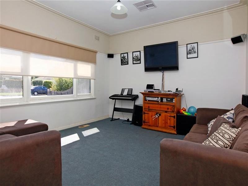 39 Clunes Street, Kingsbury VIC 3083