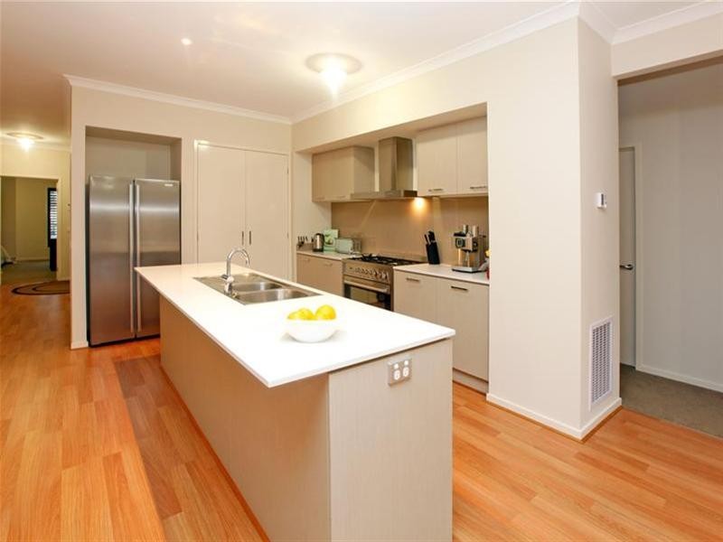 24 Cairn Drive, South Morang VIC 3752