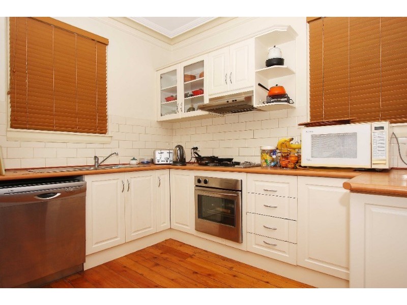 19 Taylor Avenue, Reservoir VIC 3073