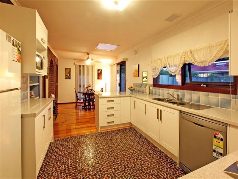 8 Shelley Avenue, Bundoora VIC 3083