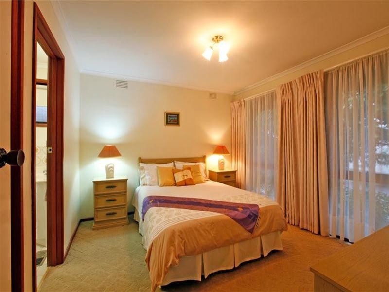 24 Luton Way, Bundoora VIC 3083