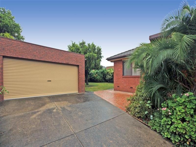 24 Luton Way, Bundoora VIC 3083