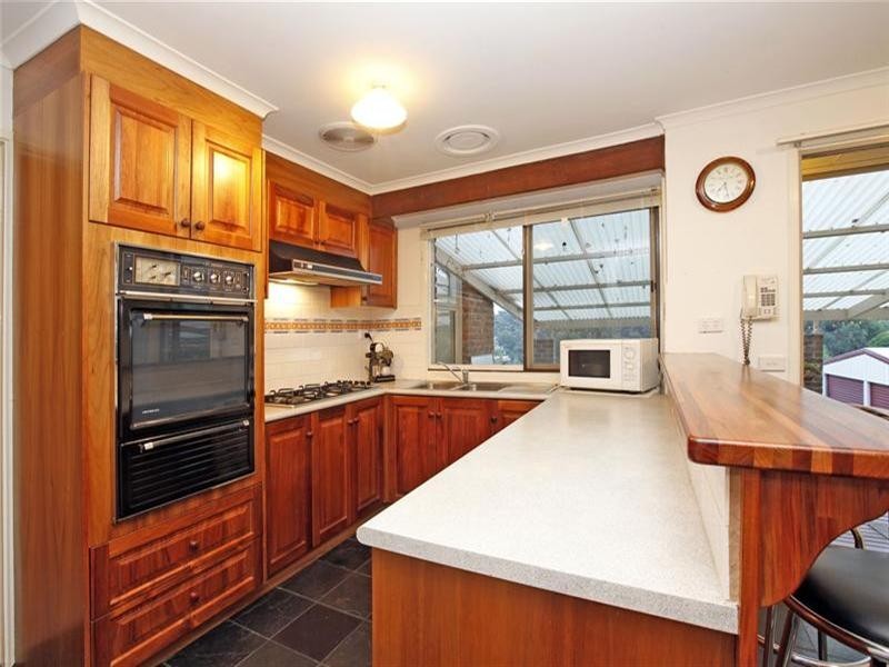 7 Leane Drive, Eltham VIC 3095