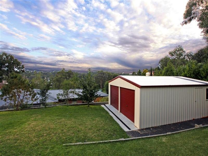 7 Leane Drive, Eltham VIC 3095