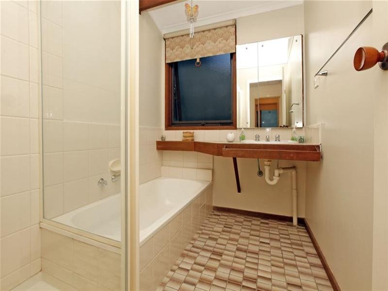 7 Leane Drive, Eltham VIC 3095