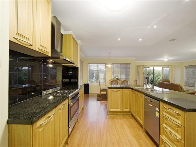 14 Redmond Court, Bundoora VIC 3083