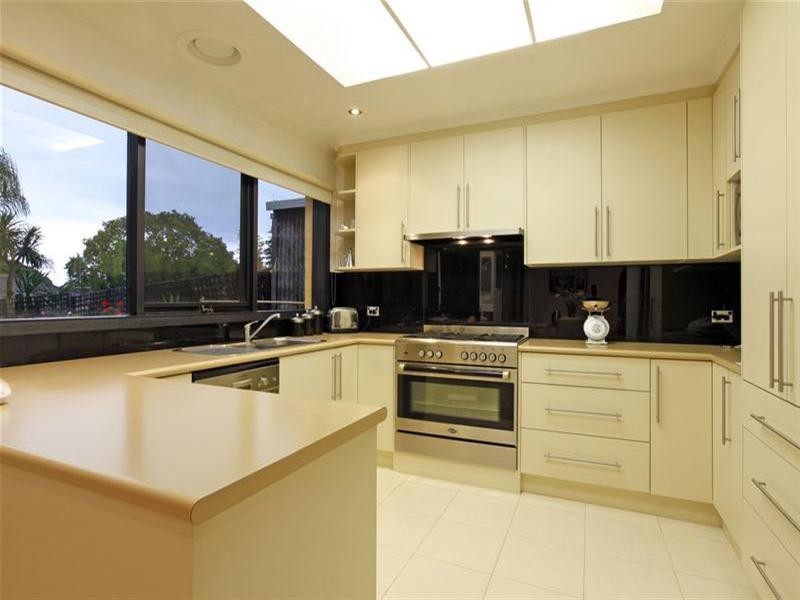 34 Bimbadeen Crescent, Yallambie VIC 3085