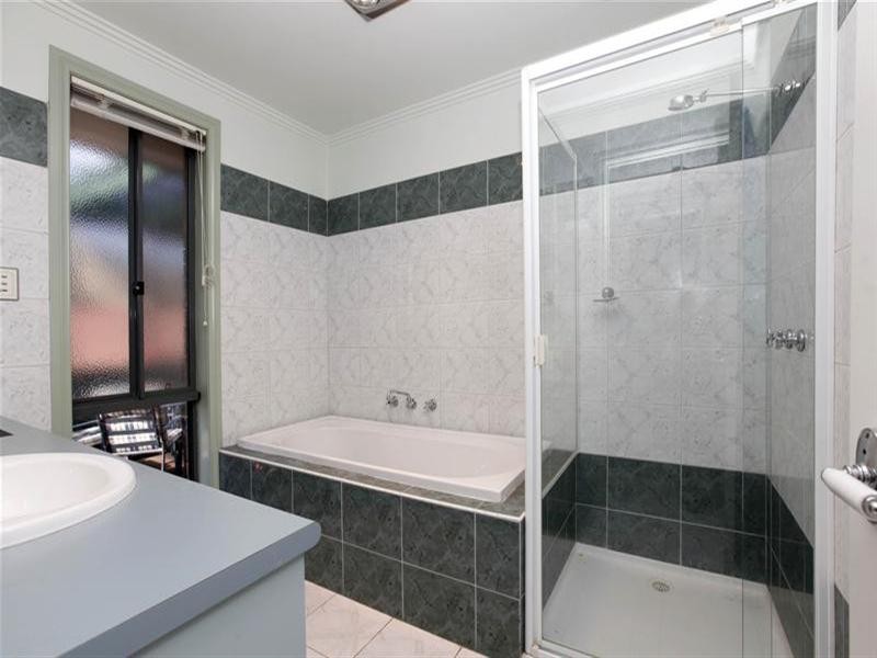 6 Bottlebrush Drive, Mill Park VIC 3082