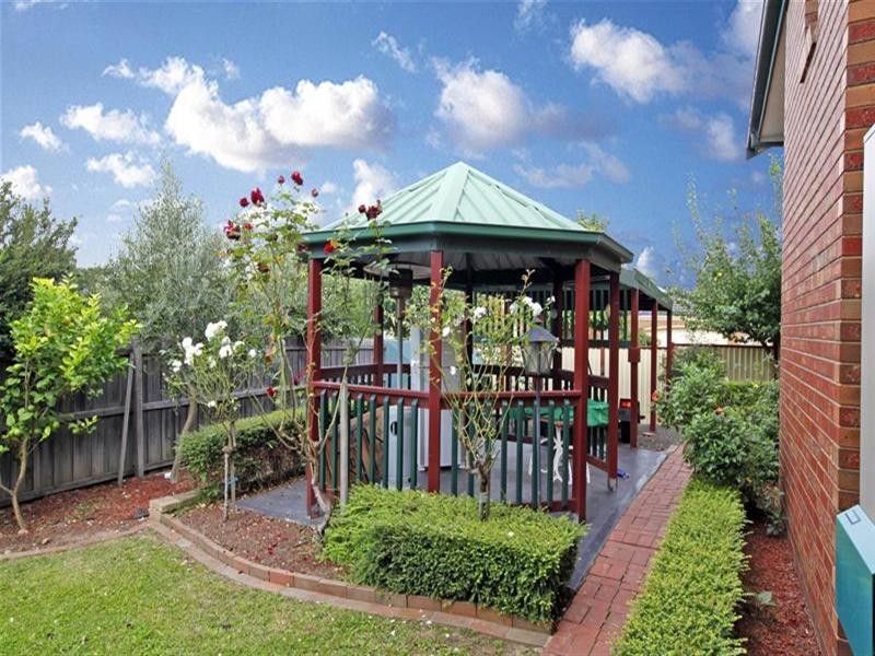 6 Bottlebrush Drive, Mill Park VIC 3082