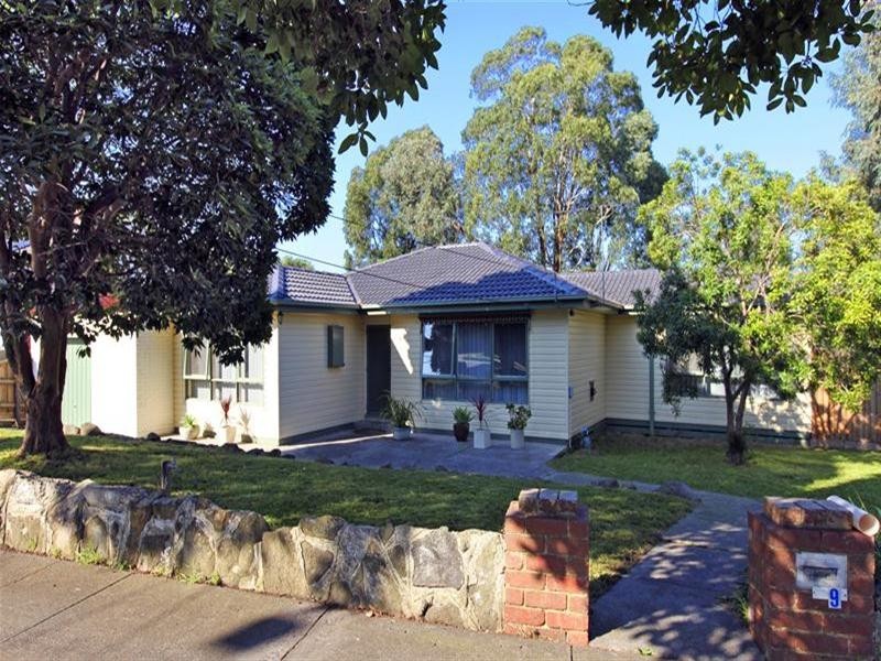 9 Green Avenue, Kingsbury VIC 3083