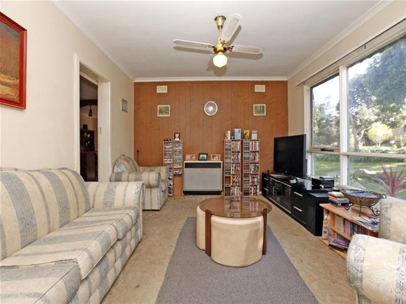 9 Green Avenue, Kingsbury VIC 3083